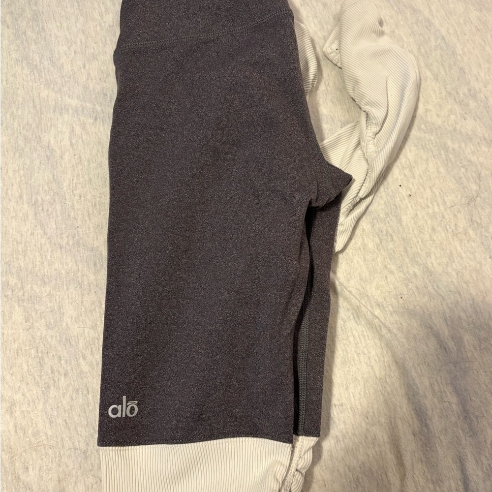 ALO Yoga Gray and White Goddess Leggings - Picture 5 of 5